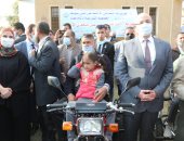 تسليم 31 دراجة بخارية لذوى الهمم ومساعدات للأسر الأولى بالرعاية ببنى سويف.. صور