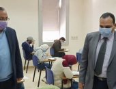 نائب رئيس جامعة بنها يتفقد سير الامتحانات بكليات "فرع العبور".. صور