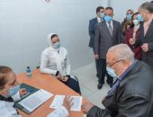 محافظ الإسكندرية يشهد إطلاق إشارة البدء لتلقى المواطنين للقاح كورونا.. صور
