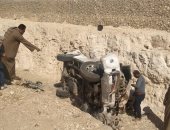 إصابة 4 أشخاص فى حادث سقوط سيارة من أعلى تبة جبلية بطريق العين السخنة