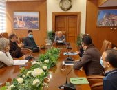 محافظ بورسعيد يتابع منظومة العمل بالديوان العام ويستعرض تطبيق التحول الرقمى