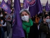 صور.. مظاهرات نسائية حاشدة في إسطنبول احتجاجا على عنف "أردوغان" ضد المرأة