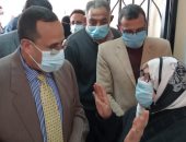 محافظ شمال سيناء يتابع توزيع الدفعة الأولى من لقاح الكورونا.. صور وفيديو