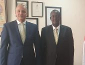 السفير المصري في كمبالا يلتقي برئيس جهاز مشروعات الخدمة الوطنية الأوغندي