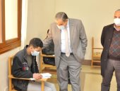 صور.. رئيس جامعة كفر الشيخ يتفقد امتحانات كليتى الحاسبات والتربية الرياضية