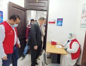 محافظ الشرقية يطمئن على توافر لقاح كورونا بمكتب صحة الزقازيق.. صور