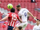 ريال مدريد يشعل صراع الدورى الإسبانى بالتعادل مع أتلتيكو وبرشلونة أكثر المستفيدين.. زيدان يواصل سلسلة اللا هزيمة أمام سيميونى فى الليجا.. الريال يكرس عقدة الروخيبلانكوس فى "الواندا".. وبنزيما يكسر رقم كارلوس