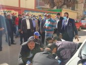 محافظ السويس يتابع علاج رجل مرور صدمه طفل بدراجة نارية