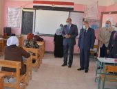 محافظ المنيا يتفقد عددا من لجان اختبارات الشهادة الإعدادية المجمع