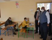 محافظ الوادي الجديد يتفقد لجان امتحانات الشهادة الإعدادية بالخارجة 