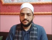 "حسين" ورث محبة القرآن عن والده ومنحه الله صوتا ملائكيا.. فيديو لايف