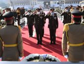الرئيس السيسى ينيب وزير الدفاع لوضع إكليل الزهور على النصب التذكارى للشهداء