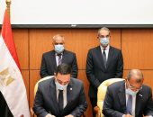 رئيس العربية للتصنيع ووزير الاتصالات يشهدان توقيع اتفاقية تشغيل مدينة المعرفة
