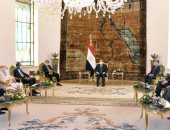 الرئيس السيسى يستعرض مع "حمدوك" مستجدات التوترات على الحدود السودانية الإثيوبية.. ويؤكد دعم مصر المتواصل للخرطوم من خلال التعاون بجميع الملفات.. وتوافق بين البلدين لتفعيل مقترح تشكيل رباعية دولية بشأن سد النهضة