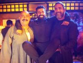 أحمد السقا و أمير كرارة يحملان محمد سامى فى كواليس مسلسل"نسل الأغراب"