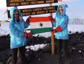 فتاتان توأم من الهند تسجلان رقما قياسيا بتسلق أعلى 7 قمم فى العالم.. صور