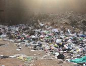 سكان حى شرق شبرا الخيمة يشكون انتشار القمامة فى الشوارع.. والمحافظ يرد