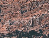 أهالى قرية عمانية يحولون منازلها القديمة فى حضن الجبل الأخضر لمقصد سياحى..صور
