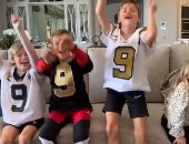 لاعب كرة قدم أمريكية يعلن اعتزال اللعبة بفيديو طريف لأبنائه