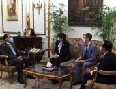 رئيس الوزراء يستعرض مع منسق الأمم المتحدة فى مصر مشروع تطوير القرى المصرية.. صور