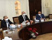 وزيرا الإنتاج الحربى والإسكان يبحثان إجراءات التصنيع المحلى لمستلزمات "حياة كريمة" 