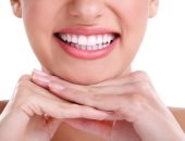 وصفات طبيعية لتنظيف الأسنان بسهولة وأمان.. قشر البرتقال والموز الأسهل