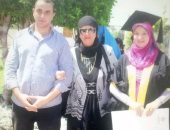 الأم المثالية في بنى سويف: زوجى توفى وترك لى أبنائى وأصبحا طبيبين.. صور