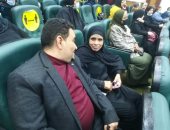 قصة كفاح أم قنا المثالية.. كانت الأب والأم بعد وفاة زوجها فى حادث منذ 35 عاما.. أنشأت مشروع بيع الدواجن لتربية أبنائها.. وحصدت شقاء السنوات بتعليمها ضَابطًا ومُعلما.. وأولادها: نشكر الرئيس على دعمه للمرأة.. صور