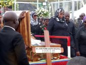 رئيسة تنزانيا الجديدة تشيع جثمان الرئيس الراحل جون ماجوفولى.. صور