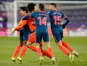 الحارس المغربي بونو يقود إشبيلية لخطف تعادل مثير من بلد الوليد.. فيديو