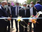 رئيس جامعة المنيا والمحافظ يفتتحان معرض الزهور بالمشتل التعليمى .. صور