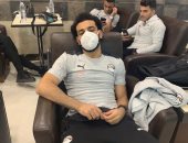 "مصحف" صلاح وفيديوهات افشة وجلسة معوض وتريزيجيه .. أبرز لقطات المنتخب فى المطار