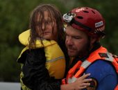 سيدنى الغارقة.. لقطات إنسانية لمحاولات الإنقاذ من فيضان استراليا المدمر