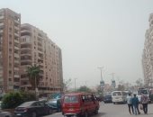 طقس حار على أسيوط ورياح محملة بالرمال والأتربة.. صور