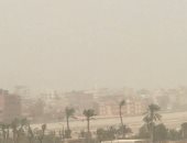 العاصفة الترابية تغطى سماء سيناء وتحجب الرؤية.. صور