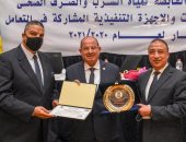 محافظ الإسكندرية يكرم الجهات المشاركة فى التعامل مع النوات.. صور