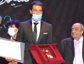 خالد النبوى بعد فوزه بجائزة أحسن ممثل من المهرجان القومى: عاشت السينما المصرية