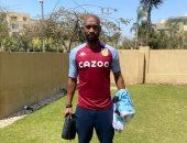 شيكابالا يظهر بقميص تريزيجيه مع أستون فيلا.. صور