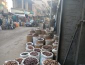 جولة داخل سوق البلح بمنوف.. الأسعار من 5 جنيهات حتى 60 جنيها.. صور