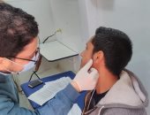 أطباء من الجامعات يجرون الكشف الطبى على المواطنين بمستشفيات البحر الأحمر مجانا  