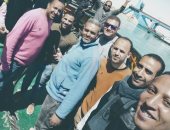 رجالة التعويم.. أول صور لطاقم القاطرة "بركة 1" بحارة وفنيين.. صور