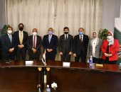 وزارة الشباب والرياضة والبنك الأهلي يوقعان بروتوكول لإنشاء فروع للبنك بمراكز الشباب