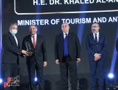 تكريم الدكتور خالد العنانى وزير السياحة والاثار فى احتفالية BT100