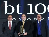 تكريم الدكتور محمود ممتاز رئيس جهاز حماية المنافسة باحتفالية bt100
