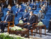 الرئيس السيسى يوجه بتوطين صناعة أدوية الأورام داخل مصر بنسبة 100 %.. صور