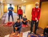 بعثة الأهلي تؤدي صلاة الجمعة في فندق الإقامة بالسودان