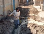 مد مواسير الغاز الطبيعى لمنطقة أرمنت الحيط بالأقصر ضمن أعمال "حياة كريمة".. صور