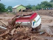أكثر من 50 قتيلا حصيلة فيضانات تضرب إندونيسيا وتيمور الشرقية.. صور
