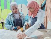 "فخورين بلقب صنايعية".. غادة ورحمة طالبتان من الصعيد تحترفا العمل بالنجارة