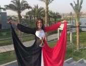 الطفلة "صفا" تشارك صورها بمتحف الحضارة بفستان علم مصر